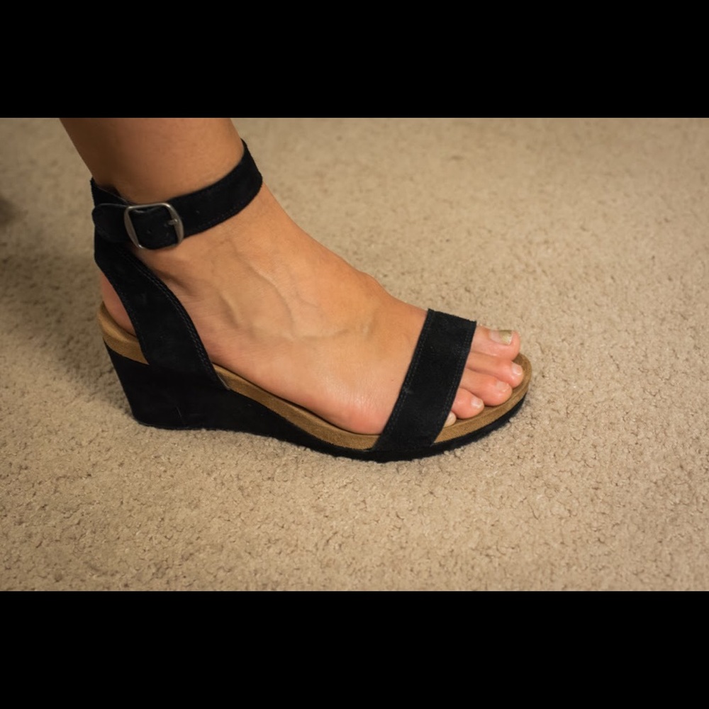 Lucky Brand Karston Black Suede Wedge - size 6.5